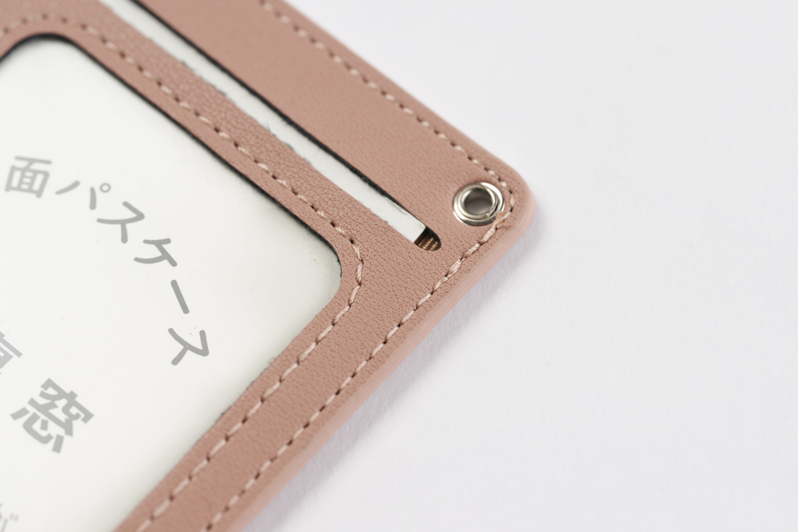 アレンジ自在なストラップホール